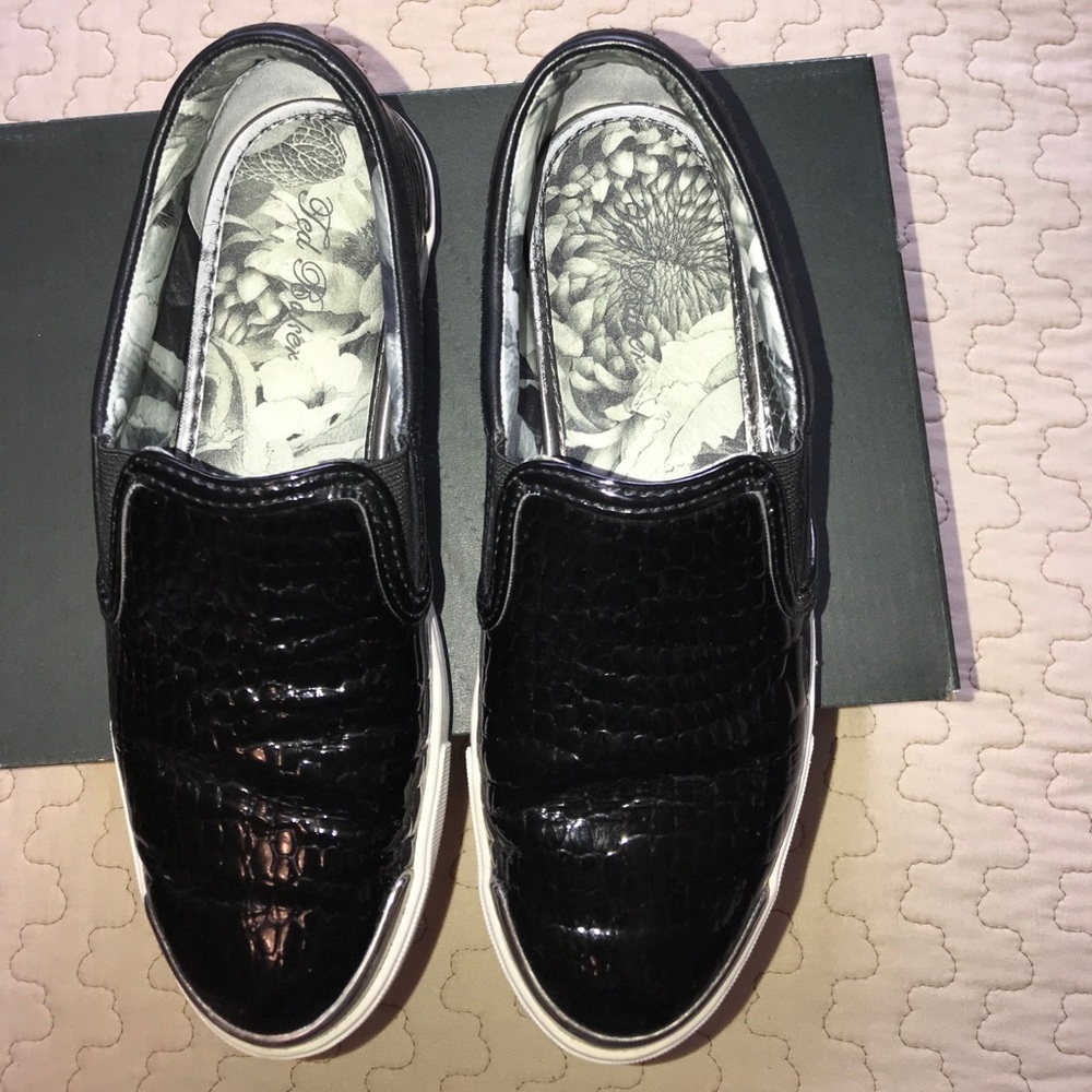 Ted Baker slip on black patent sneakers - Picture 5 of 5